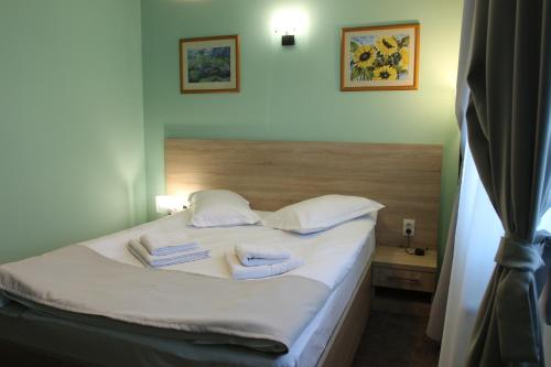 Ένα ή περισσότερα κρεβάτια σε δωμάτιο στο Livada de Zmeura
