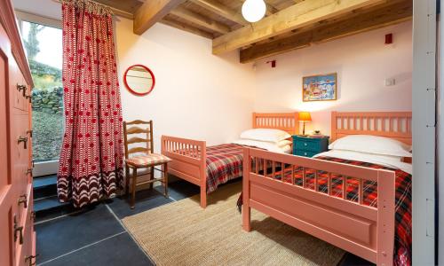 Katil atau katil-katil dalam bilik di Kentmere Hall Bank Barn