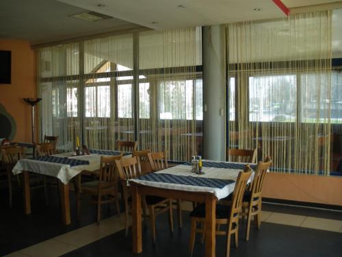 A restaurant or other place to eat at Brani Family Hotel