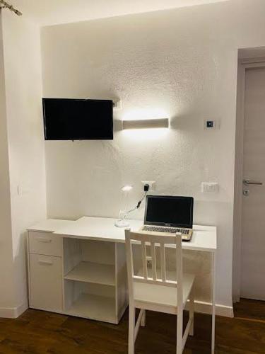 a white desk with a laptop computer on it at B&B The Secret Place in Cavedago