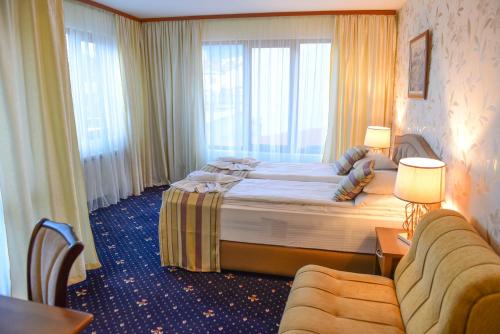 Кровать или кровати в номере Family Hotel Lazur