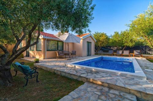 Bazén v ubytovaní Holiday Home Secret alebo v jeho blízkosti