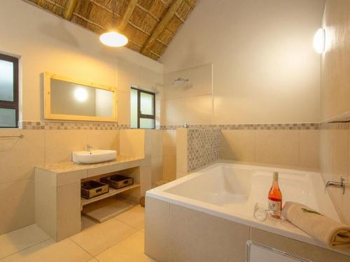 Ένα μπάνιο στο The Den at Kruger 3479