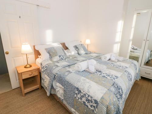 Postel nebo postele na pokoji v ubytování Heath Cottage