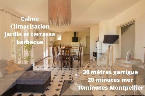 Photo de la galerie de l'établissement maison garrigue piscine hors sol pétanque, à Pignan