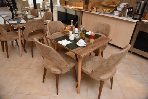 Un lugar para sentarse en Downtown Tunis Hotel