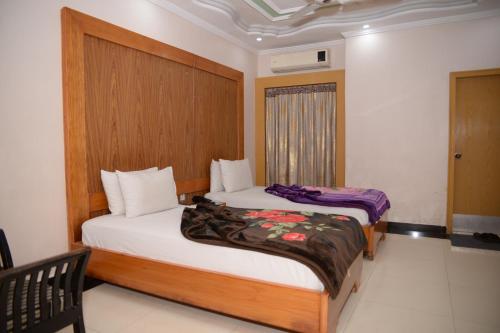 Tempat tidur dalam kamar di New Era Guest House