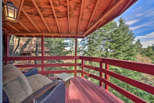 Balkoni atau teres di Lake Arrowhead Cabin with Deck and Stunning Mtn Views!