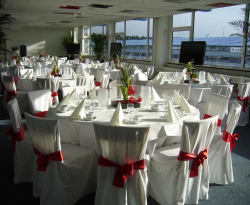 Un restaurante o sitio para comer en Hotel Motodrom