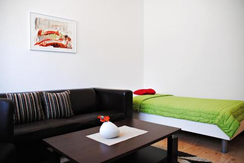 a living room with a couch and a bed at Appartementanlage-Ferienwohnungen Weiße Möwe in Sassnitz