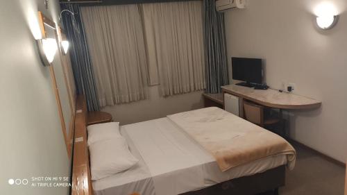 Ein Bett oder Betten in einem Zimmer der Unterkunft Atalaia Palace Hotel