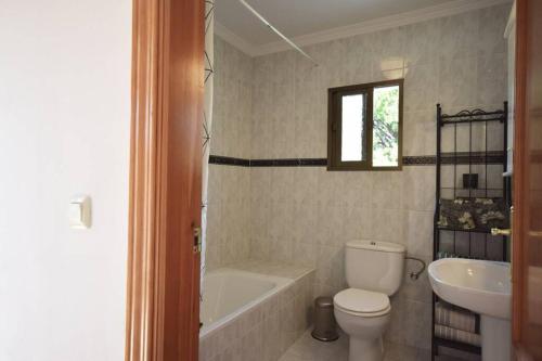 Koupelna v ubytování El Quinto Pino, Frigiliana Luxury Country villa with pool and parking HansOnHoliday Rentals