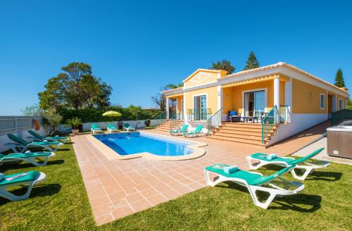 an image of a villa with a swimming pool at Villa Alegria in Albufeira
