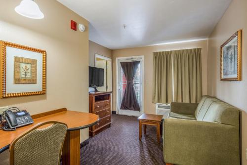 Μια τηλεόραση ή/και κέντρο ψυχαγωγίας στο MainStay Suites Port Saint Joe South