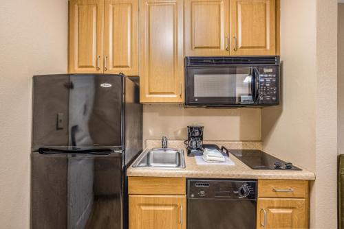 Η κουζίνα ή μικρή κουζίνα στο MainStay Suites Port Saint Joe South