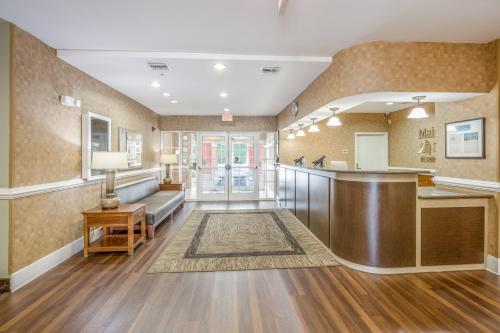 Ο χώρος του λόμπι ή της ρεσεψιόν στο MainStay Suites Port Saint Joe South