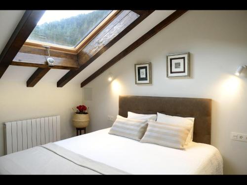 Ένα ή περισσότερα κρεβάτια σε δωμάτιο στο Casa Rural Andikoetxe Landetxea