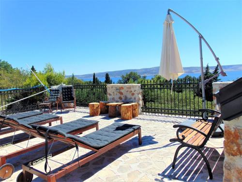 STONE VILLA-MILAN Pool Sea View Lounge Room