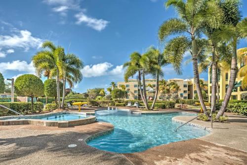 einen Pool mit Palmen in einem Resort in der Unterkunft Aquatika Resort Condo with Private Beach Access! in Loiza