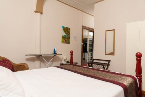 Voodi või voodid majutusasutuse Herdmanston Lodge Hotel toas