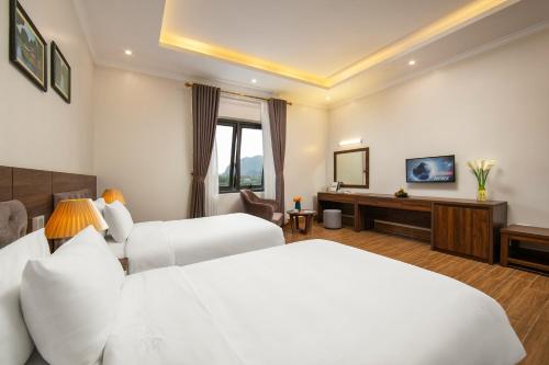 Un ou plusieurs lits dans un hébergement de l'établissement Nam Hoa Hotel