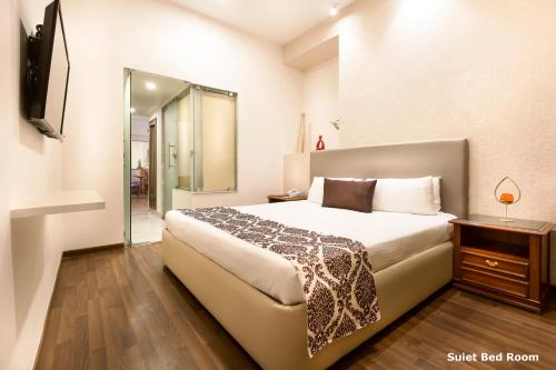 A bed or beds in a room at Regency Kanchipuram by GRT Hotels