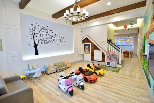 a childs room with toy cars on the floor at Happiness Childhood in Hualien City