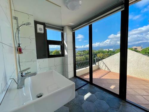 O baie la Annong White House