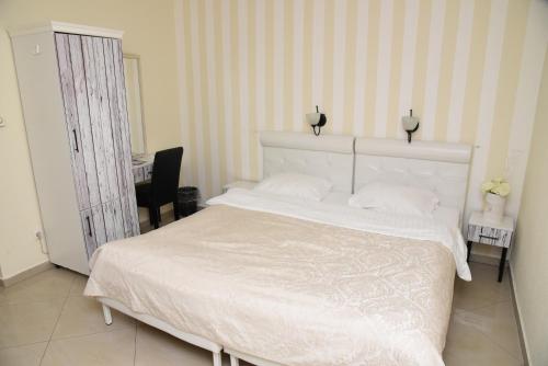 Postel nebo postele na pokoji v ubytování Garni Hotel Dash