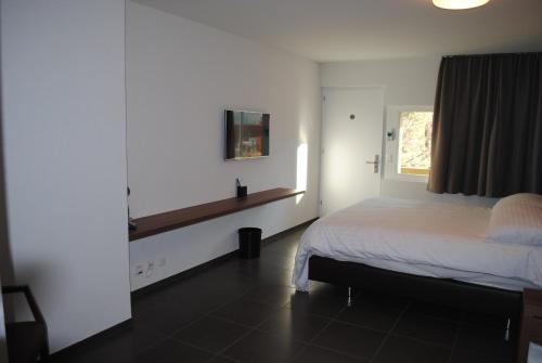 Postel nebo postele na pokoji v ubytování Hotel Du Soleil