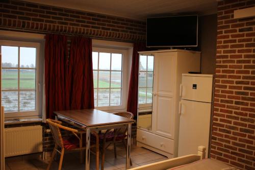 Una cocina o cocineta en Breeden Steeger Hoeve