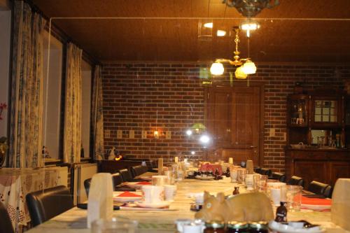 Un restaurante u otro lugar para comer en Breeden Steeger Hoeve