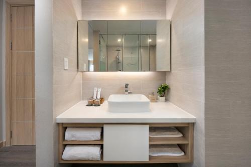 Phòng tắm tại VNBV - Brand New Cozy Condominium • City Center