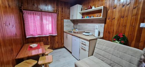 Kuchyň nebo kuchyňský kout v ubytování Domacinstvo Prentovic