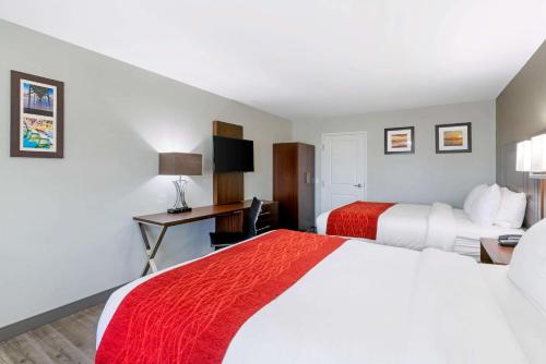 Katil atau katil-katil dalam bilik di Comfort Inn Antioch - Century Plaza