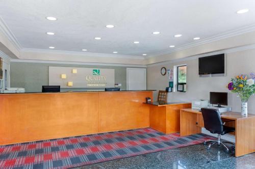 a lobby with a waiting room with a reception desk at Quality Inn & Suites Oceanside Near Camp Pendleton in Oceanside