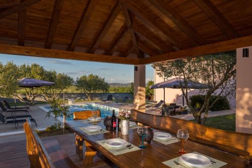 Villa Caper