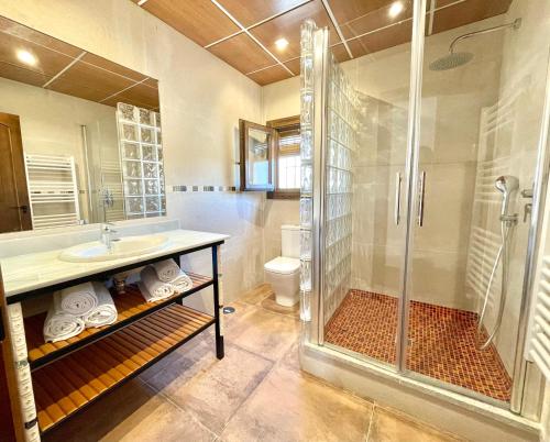 A bathroom at COMPLEJO RURAL TORRES Y NAVAS