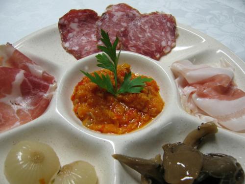 a plate of food with different types of meat at Agriturismo Torrazzetta in Casteggio