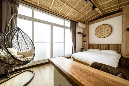 a room with a bed and a hanging chair at 唯識禪居-訂房後需聯繫轉帳 in Tainan