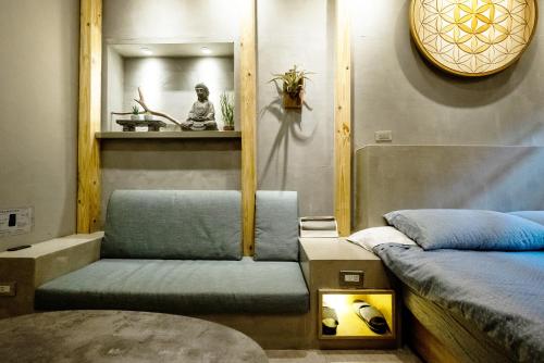 a room with two beds and a mirror at 唯識禪居-訂房後需聯繫轉帳 in Tainan
