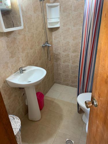 a bathroom with a sink and a toilet at Complejo Vidas del Mar in Punta Del Diablo