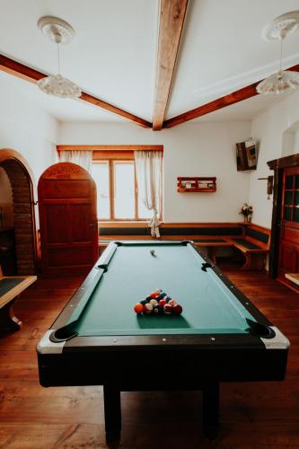 a pool table in a living room with afits at Treehouse Drevesna hiška Štrkovo gnezdo Ranč Jureš in Ljutomer