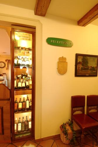 a room with a refrigerator with bottles of wine at Hotel Biedermeier Hof in Schärding