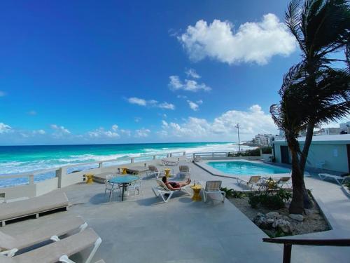 a resort with a swimming pool and the ocean at Rocamar Hotel Isla Mujeres in Isla Mujeres