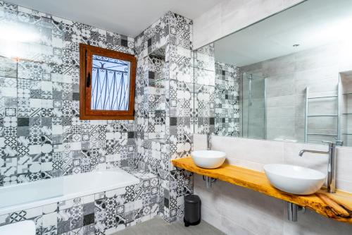 Vonios kambarys apgyvendinimo įstaigoje Mediterranean Villa with Amazing Views
