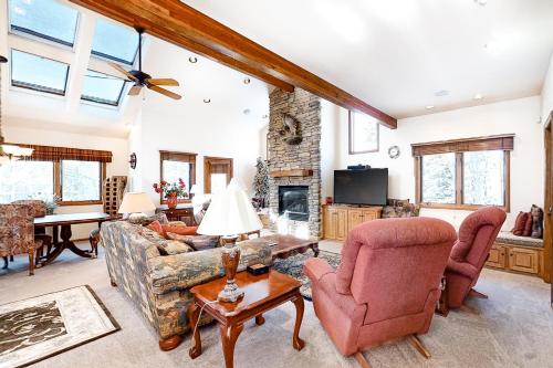 Streamside Lane – Photos 3