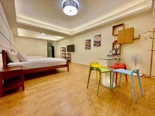 Una cama o camas en una habitación de 藍鷺鷥民宿