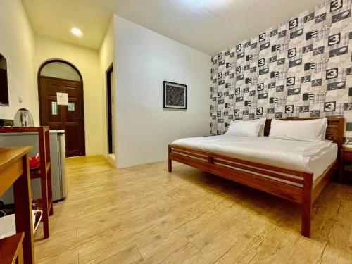 Una cama o camas en una habitación de 藍鷺鷥民宿