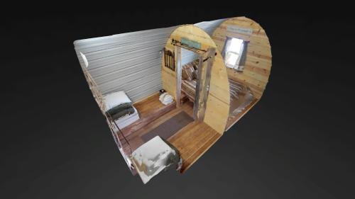 Ένα ή περισσότερα κρεβάτια σε δωμάτιο στο Western Covered Wagon